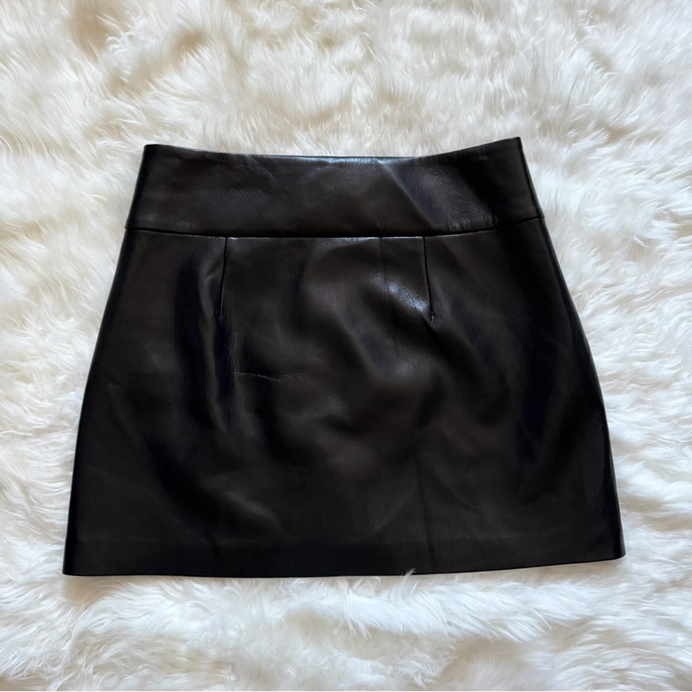New ALICE + OLIVIA Donald High-Waisted Faux Vegan Leather Embellished Mini Skirt - Picture 15 of 16